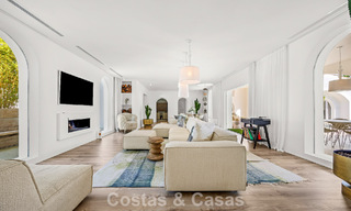 Villa de lujo mediterránea de una sola planta en venta en primera línea de golf en Guadalmina, Marbella 800575 