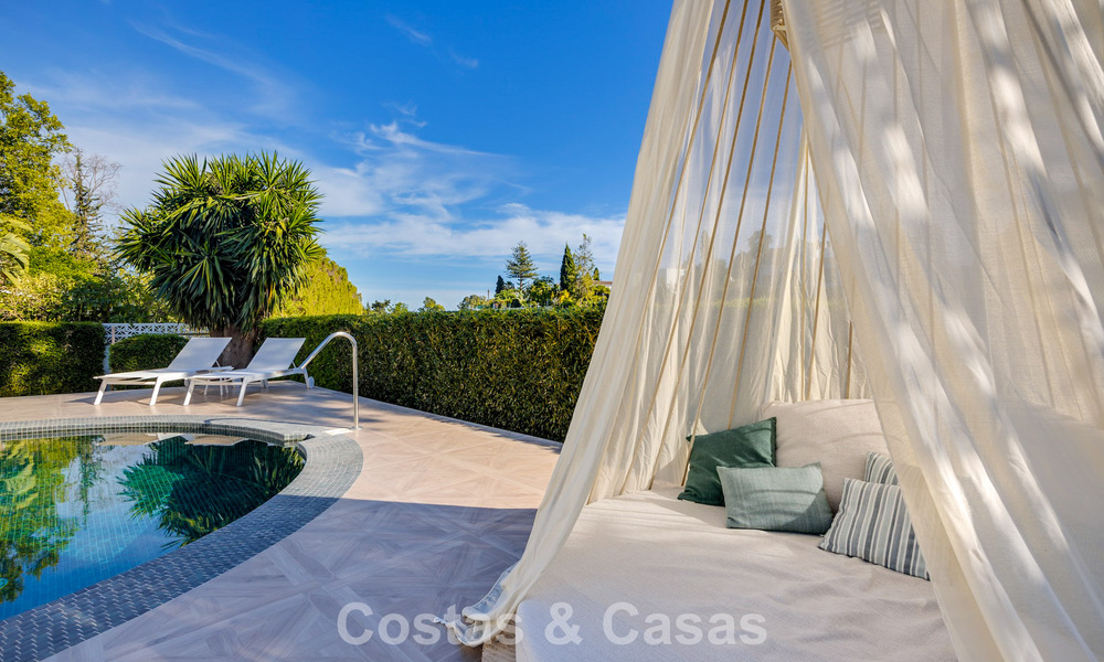 Villa de lujo mediterránea de una sola planta en venta en primera línea de golf en Guadalmina, Marbella 800581