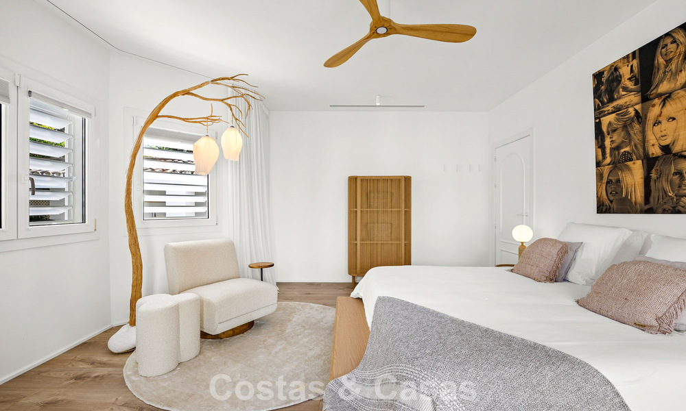 Villa de lujo mediterránea de una sola planta en venta en primera línea de golf en Guadalmina, Marbella 800587