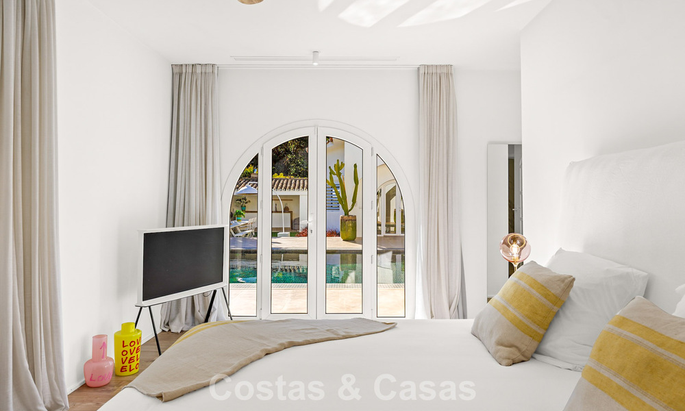 Villa de lujo mediterránea de una sola planta en venta en primera línea de golf en Guadalmina, Marbella 800595