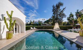 Villa de lujo mediterránea de una sola planta en venta en primera línea de golf en Guadalmina, Marbella 800598 