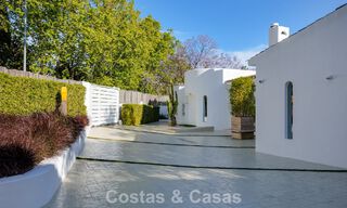 Villa de lujo mediterránea de una sola planta en venta en primera línea de golf en Guadalmina, Marbella 800600 