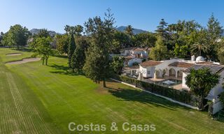 Villa de lujo mediterránea de una sola planta en venta en primera línea de golf en Guadalmina, Marbella 800601 