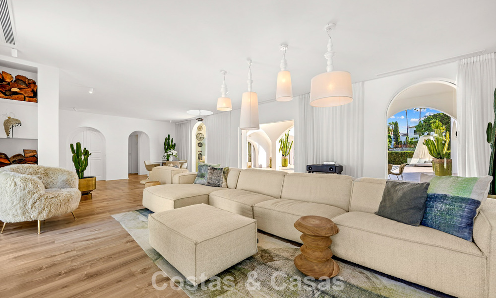 Villa de lujo mediterránea de una sola planta en venta en primera línea de golf en Guadalmina, Marbella 800606