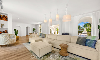 Villa de lujo mediterránea de una sola planta en venta en primera línea de golf en Guadalmina, Marbella 800606 