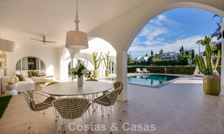 Villa de lujo mediterránea de una sola planta en venta en primera línea de golf en Guadalmina, Marbella 800608 
