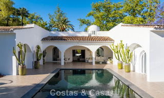 Villa de lujo mediterránea de una sola planta en venta en primera línea de golf en Guadalmina, Marbella 800609 