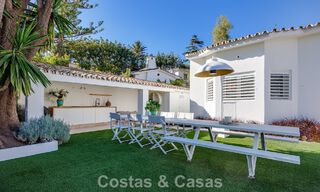 Villa de lujo mediterránea de una sola planta en venta en primera línea de golf en Guadalmina, Marbella 800614 