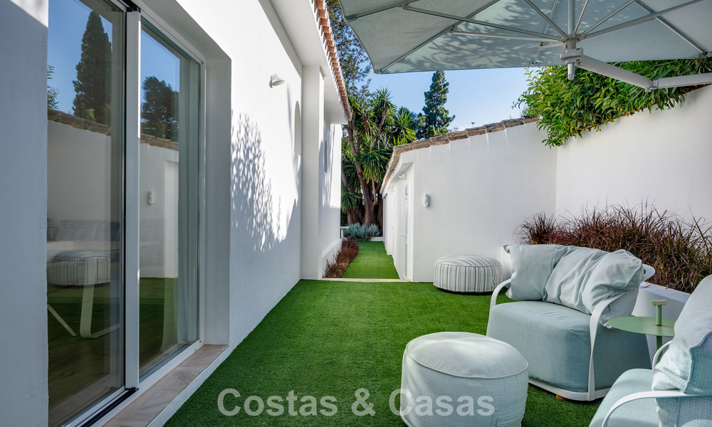 Villa de lujo mediterránea de una sola planta en venta en primera línea de golf en Guadalmina, Marbella 800616