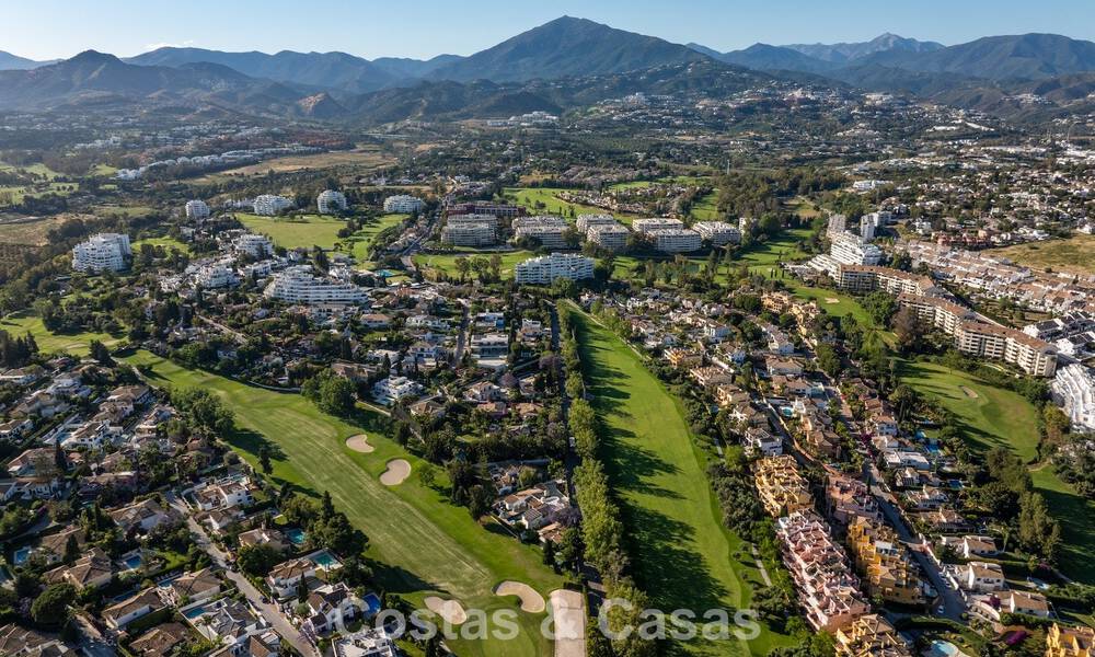 Villa de lujo mediterránea de una sola planta en venta en primera línea de golf en Guadalmina, Marbella 800619