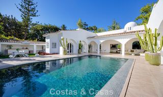 Villa de lujo mediterránea de una sola planta en venta en primera línea de golf en Guadalmina, Marbella 800626 
