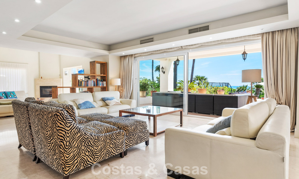 Amplia villa de estilo arquitectónico español moderno con impresionantes vistas al mar en venta en Manilva, Costa del Sol 800642