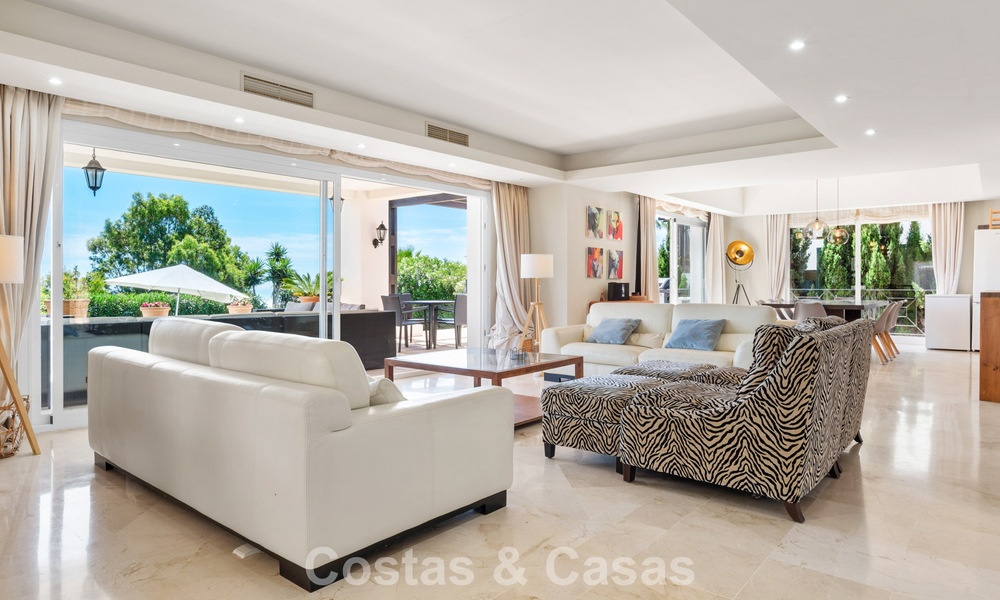 Amplia villa de estilo arquitectónico español moderno con impresionantes vistas al mar en venta en Manilva, Costa del Sol 800643
