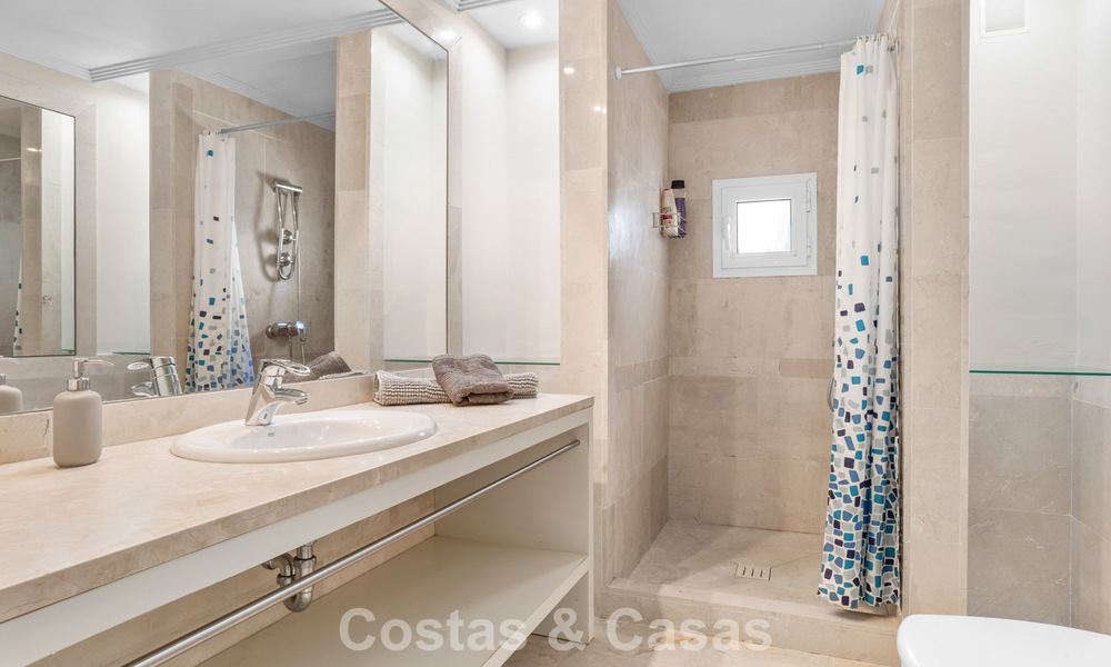 Amplia villa de estilo arquitectónico español moderno con impresionantes vistas al mar en venta en Manilva, Costa del Sol 800656