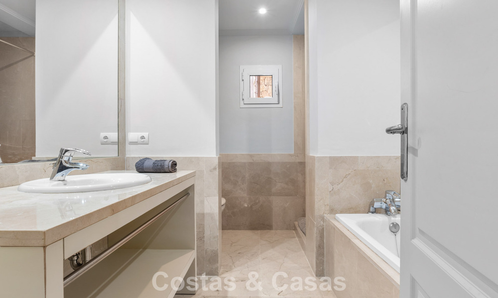 Amplia villa de estilo arquitectónico español moderno con impresionantes vistas al mar en venta en Manilva, Costa del Sol 800658