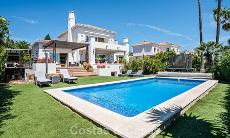 Amplia villa de estilo arquitectónico español moderno con impresionantes vistas al mar en venta en Manilva, Costa del Sol 800663