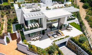 Villa de lujo de alta gama con diseño minimalista en venta en una urbanización cerrada al este del centro de Marbella 800678 