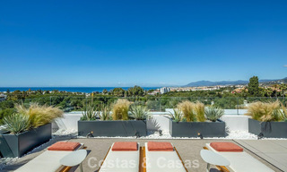 Villa de lujo de alta gama con diseño minimalista en venta en una urbanización cerrada al este del centro de Marbella 800685 