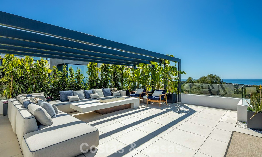 Villa de lujo de alta gama con diseño minimalista en venta en una urbanización cerrada al este del centro de Marbella 800686