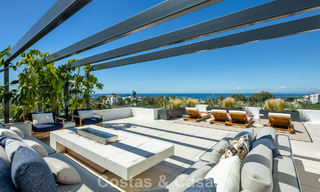 Villa de lujo de alta gama con diseño minimalista en venta en una urbanización cerrada al este del centro de Marbella 800687 