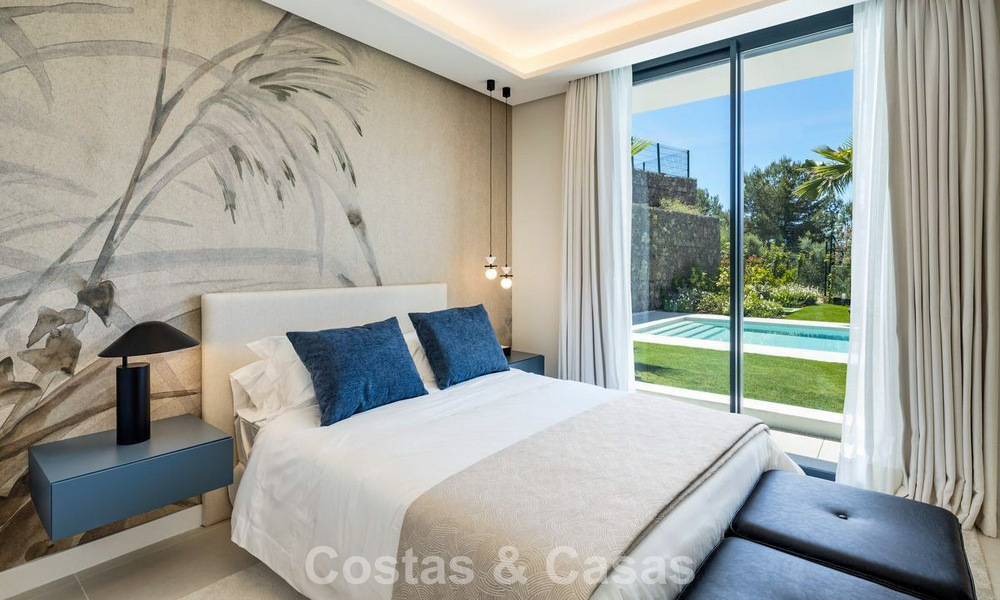 Villa de lujo de alta gama con diseño minimalista en venta en una urbanización cerrada al este del centro de Marbella 800690