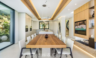 Villa de lujo de alta gama con diseño minimalista en venta en una urbanización cerrada al este del centro de Marbella 800694 