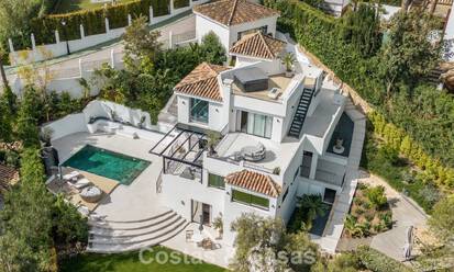 Villa de lujo totalmente renovada en venta en el Valle del Golf de Nueva Andalucía, Marbella 800734