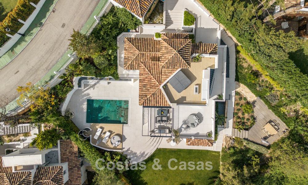 Villa de lujo totalmente renovada en venta en el Valle del Golf de Nueva Andalucía, Marbella 800736