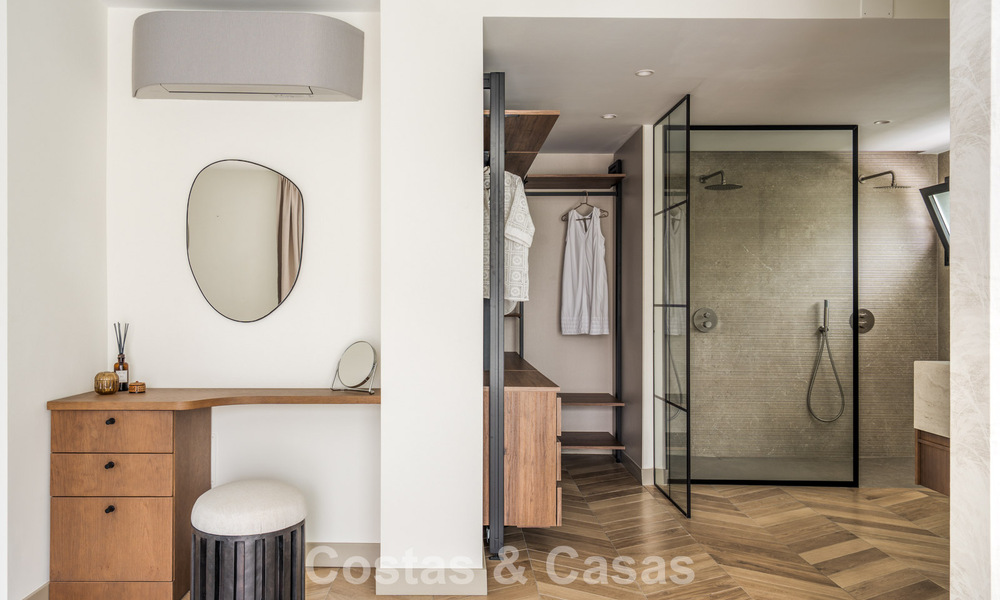 Villa de lujo totalmente renovada en venta en el Valle del Golf de Nueva Andalucía, Marbella 800752