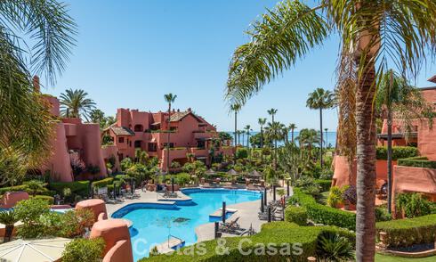 Exclusivo ático dúplex en primera línea de playa en venta en la new golden mile entre Marbella y Estepona 800755