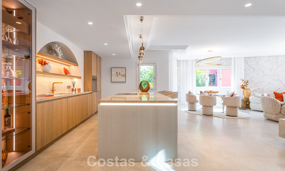 Exclusivo ático dúplex en primera línea de playa en venta en la new golden mile entre Marbella y Estepona 800758