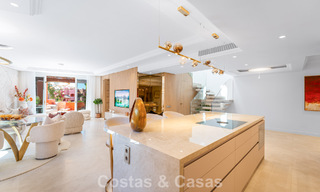 Exclusivo ático dúplex en primera línea de playa en venta en la new golden mile entre Marbella y Estepona 800761 