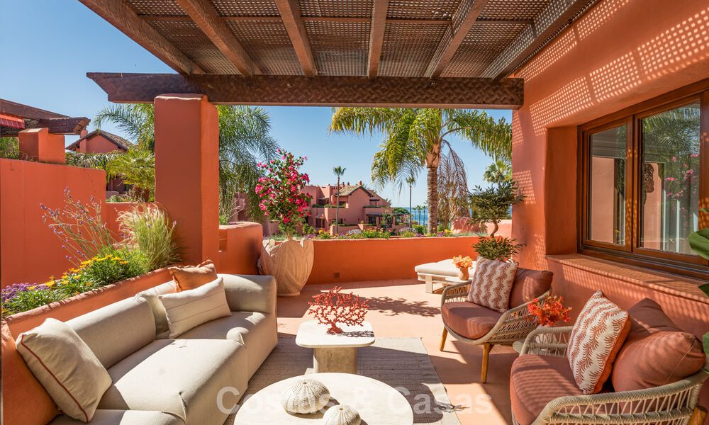 Exclusivo ático dúplex en primera línea de playa en venta en la new golden mile entre Marbella y Estepona 800765