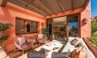 Exclusivo ático dúplex en primera línea de playa en venta en la new golden mile entre Marbella y Estepona 800767 