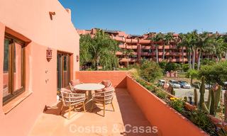 Exclusivo ático dúplex en primera línea de playa en venta en la new golden mile entre Marbella y Estepona 800768 