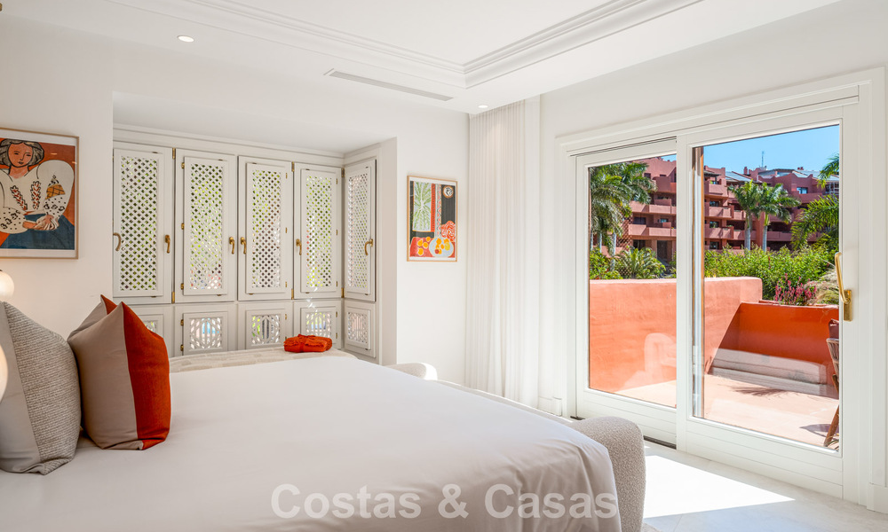 Exclusivo ático dúplex en primera línea de playa en venta en la new golden mile entre Marbella y Estepona 800769
