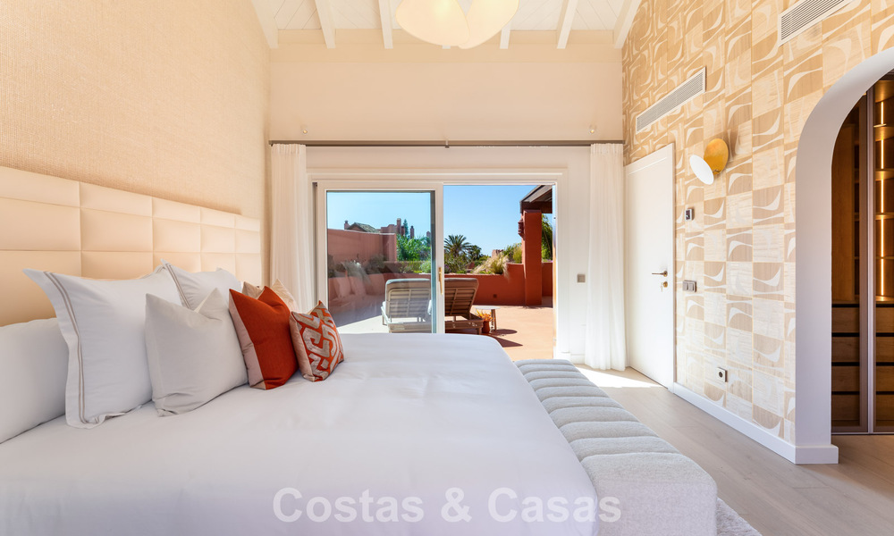 Exclusivo ático dúplex en primera línea de playa en venta en la new golden mile entre Marbella y Estepona 800779