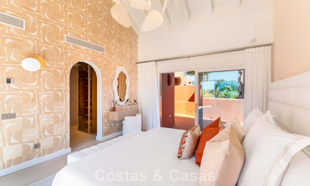 Exclusivo ático dúplex en primera línea de playa en venta en la new golden mile entre Marbella y Estepona 800780
