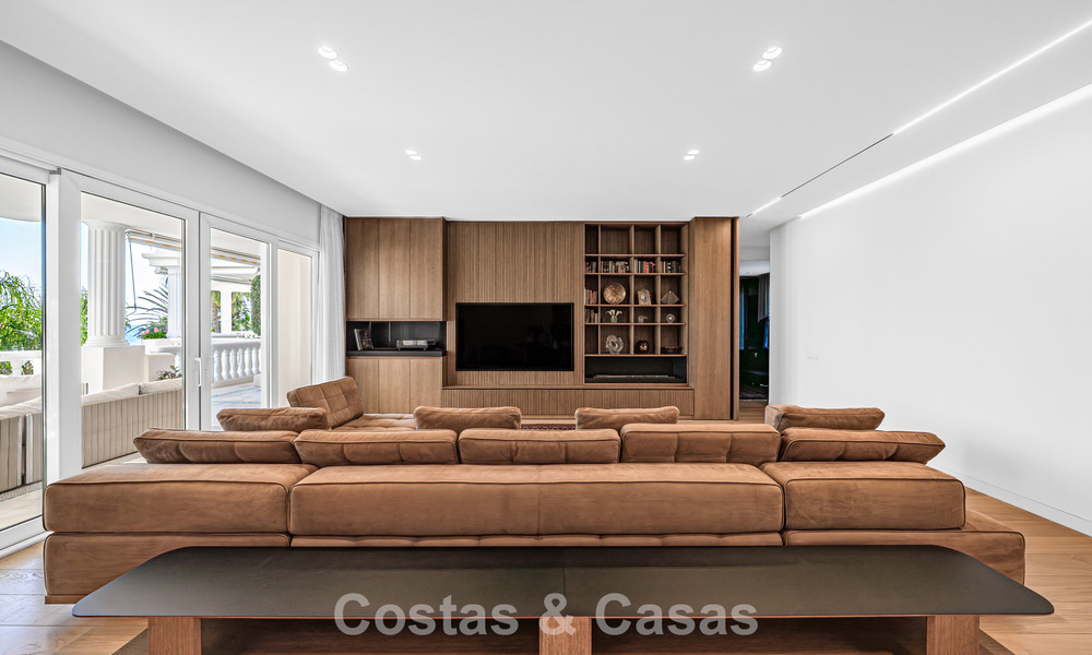 Apartamento en venta, en primera línea de playa en el complejo de cinco estrellas Las Dunas Park, Marbella - Estepona 800876