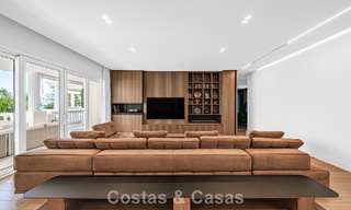 Apartamento en venta, en primera línea de playa en el complejo de cinco estrellas Las Dunas Park, Marbella - Estepona 800876 