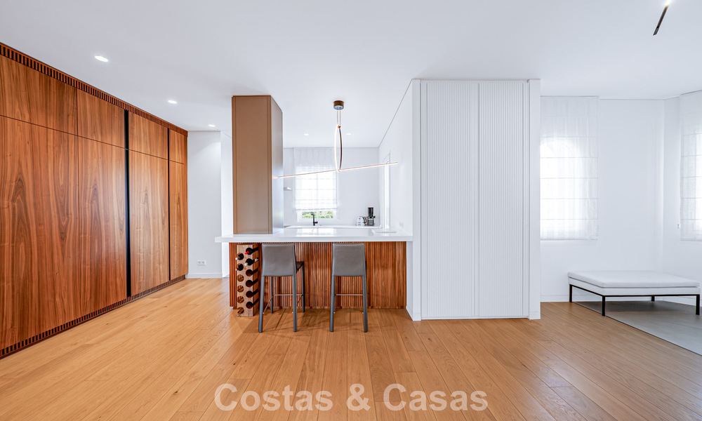 Apartamento en venta, en primera línea de playa en el complejo de cinco estrellas Las Dunas Park, Marbella - Estepona 800877