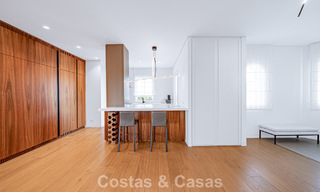 Apartamento en venta, en primera línea de playa en el complejo de cinco estrellas Las Dunas Park, Marbella - Estepona 800877 
