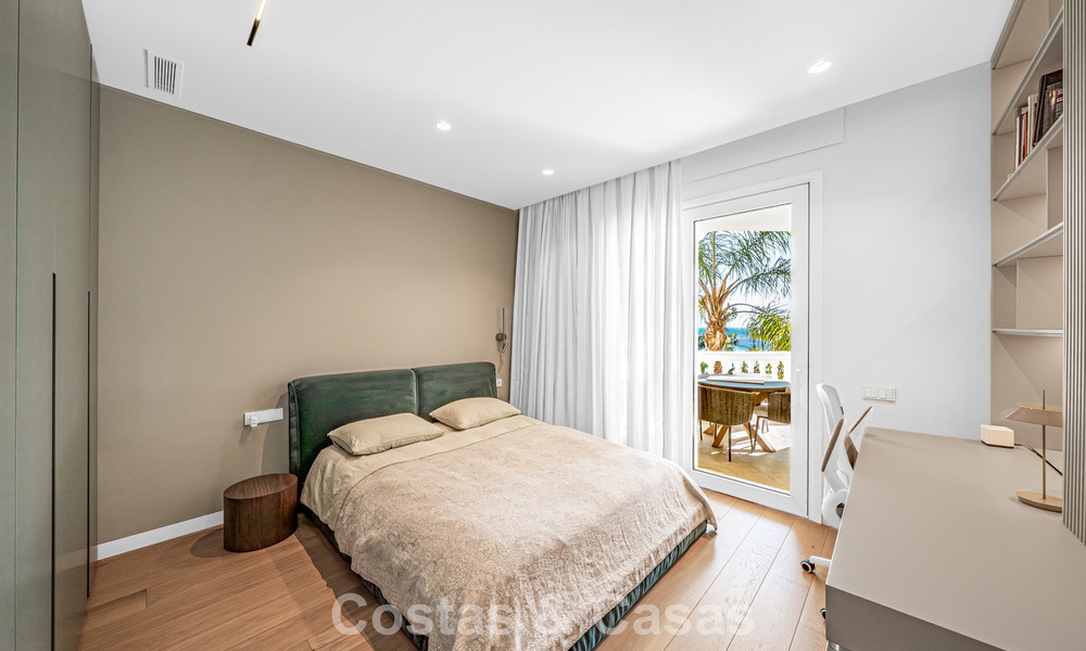 Apartamento en venta, en primera línea de playa en el complejo de cinco estrellas Las Dunas Park, Marbella - Estepona 800879