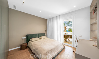 Apartamento en venta, en primera línea de playa en el complejo de cinco estrellas Las Dunas Park, Marbella - Estepona 800879 