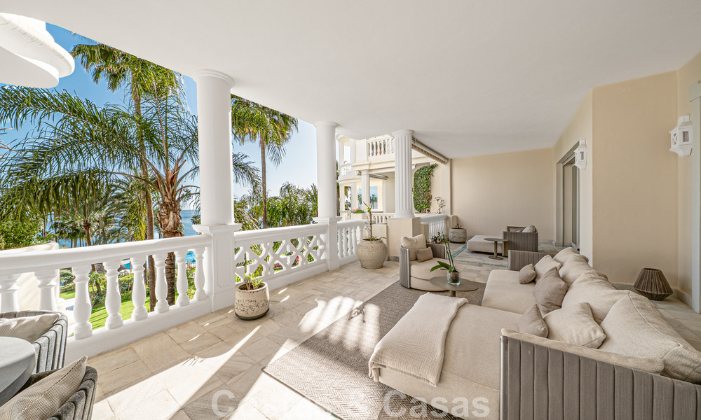 Apartamento en venta, en primera línea de playa en el complejo de cinco estrellas Las Dunas Park, Marbella - Estepona 800881