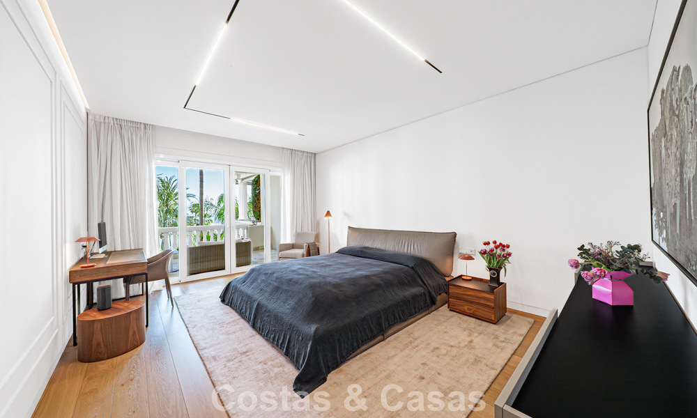 Apartamento en venta, en primera línea de playa en el complejo de cinco estrellas Las Dunas Park, Marbella - Estepona 800882