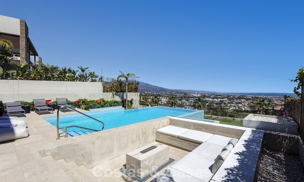 Villa de lujo contemporánea con vistas panorámicas en venta en las colinas de Marbella - Benahavís 800818