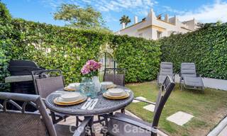Casa adosada de 4 dormitorios en venta con vistas al mar, en primera línea de playa en la Milla de Oro de Marbella 800838 