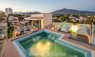 Villa contemporánea de lujo en venta con vistas panorámicas a la montaña y al mar en Nueva Andalucía, Marbella 800894 