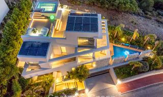 Villa contemporánea de lujo en venta con vistas panorámicas a la montaña y al mar en Nueva Andalucía, Marbella 800896 